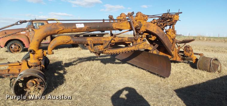 image for item DB1761 Allis Chalmers scraper