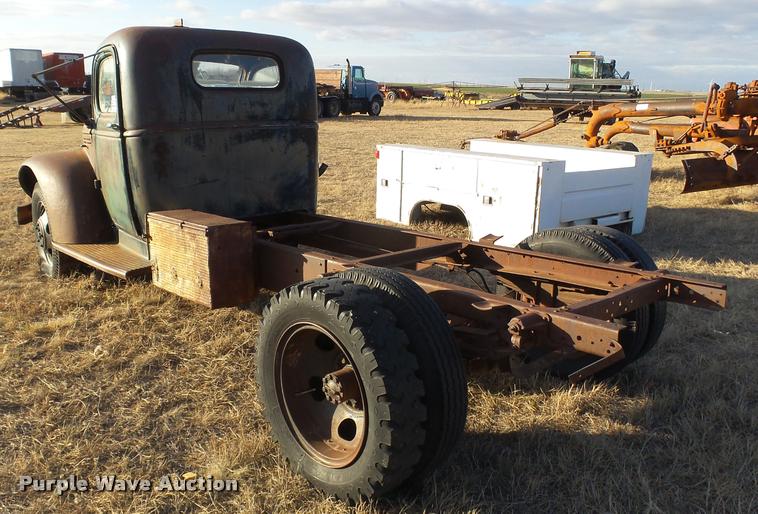 image for item DB1767 1945 Chevrolet truck cab and chassis