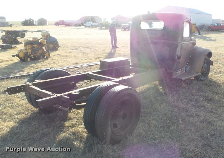 image for item DB1767 1945 Chevrolet truck cab and chassis