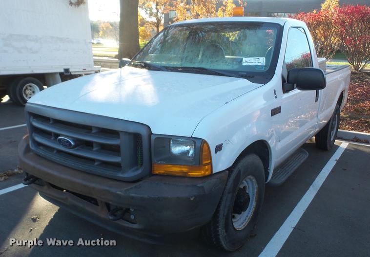 image for item DB2768 2001 Ford F250 Super Duty pickup truck