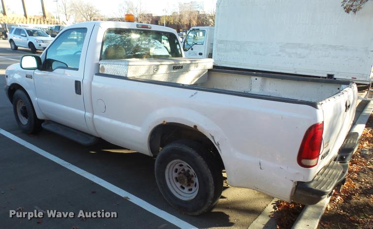 image for item DB2768 2001 Ford F250 Super Duty pickup truck