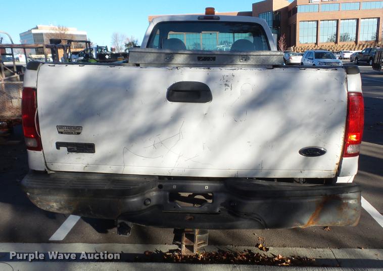 image for item DB2768 2001 Ford F250 Super Duty pickup truck