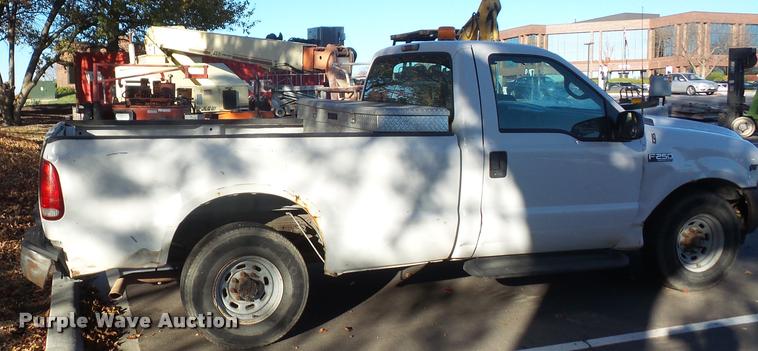 image for item DB2768 2001 Ford F250 Super Duty pickup truck