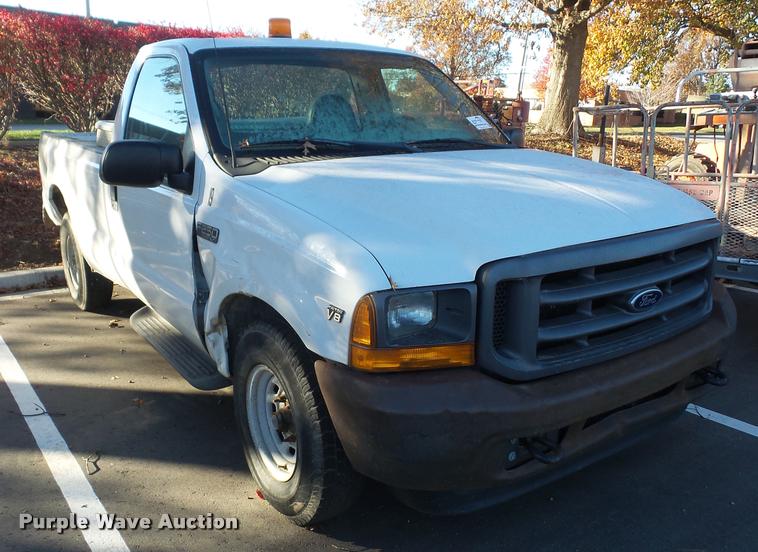 image for item DB2768 2001 Ford F250 Super Duty pickup truck