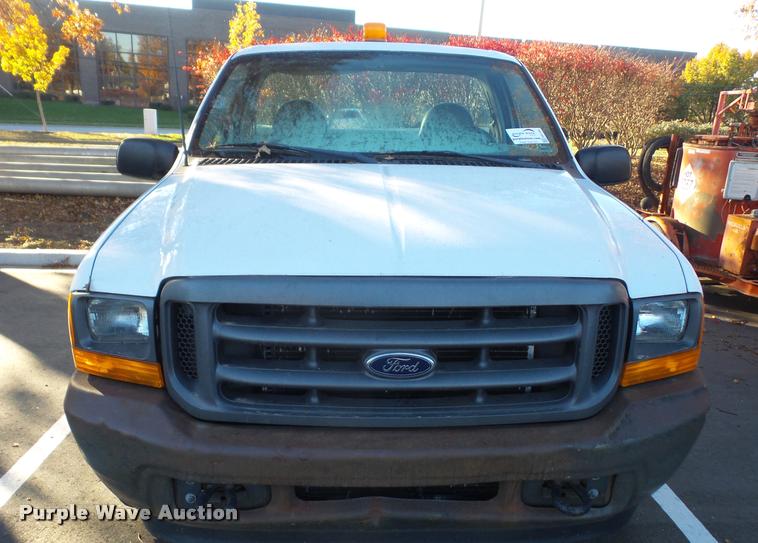 image for item DB2768 2001 Ford F250 Super Duty pickup truck