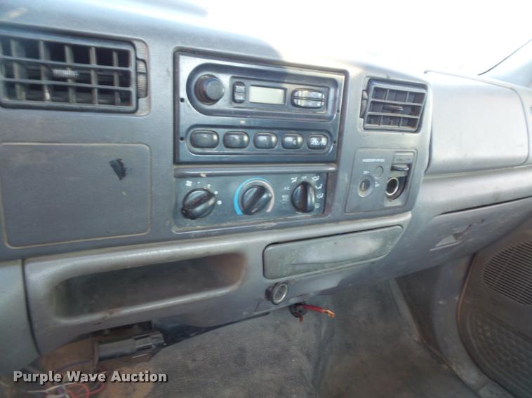 image for item DB2768 2001 Ford F250 Super Duty pickup truck