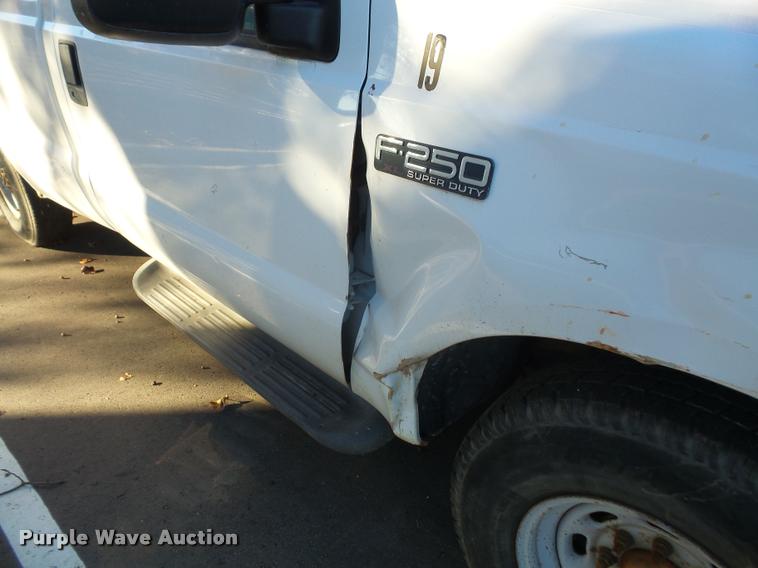 image for item DB2768 2001 Ford F250 Super Duty pickup truck