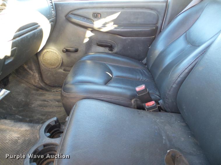 image for item DB5324 2003 Chevrolet Silverado 2500HD Crew Cab pickup truck