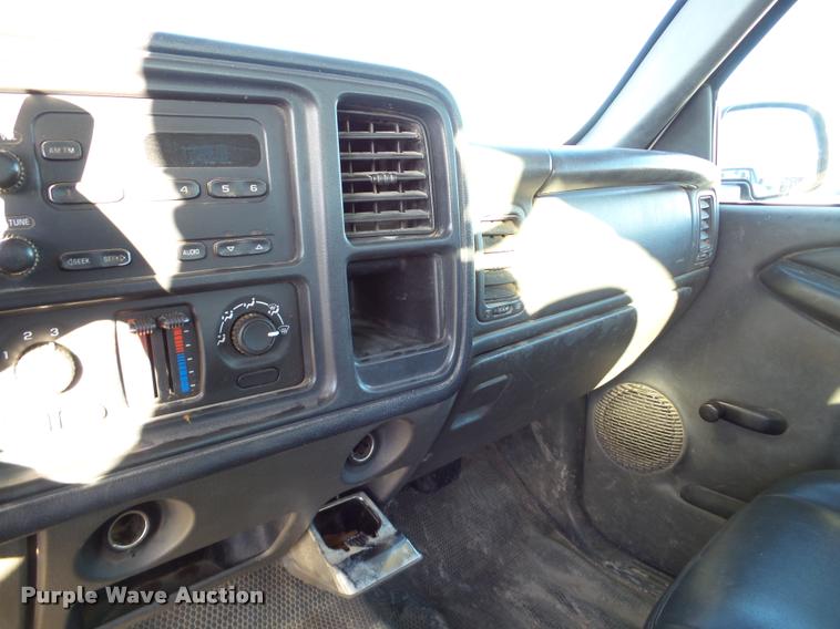 image for item DB5324 2003 Chevrolet Silverado 2500HD Crew Cab pickup truck