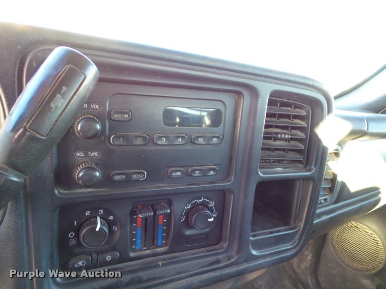 image for item DB5324 2003 Chevrolet Silverado 2500HD Crew Cab pickup truck