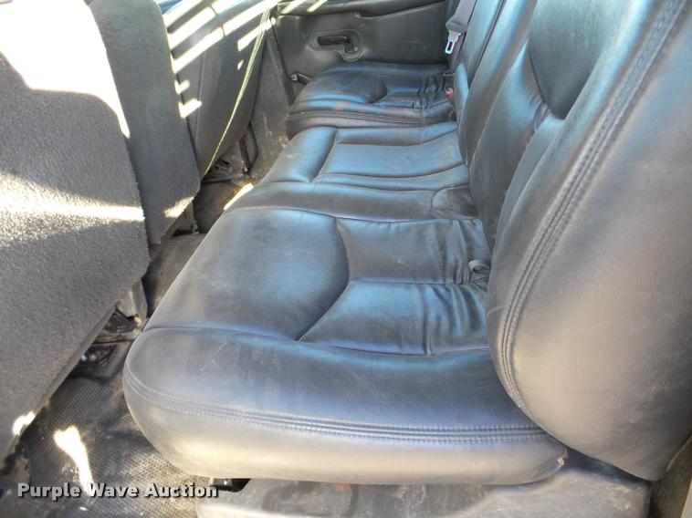 image for item DB5324 2003 Chevrolet Silverado 2500HD Crew Cab pickup truck