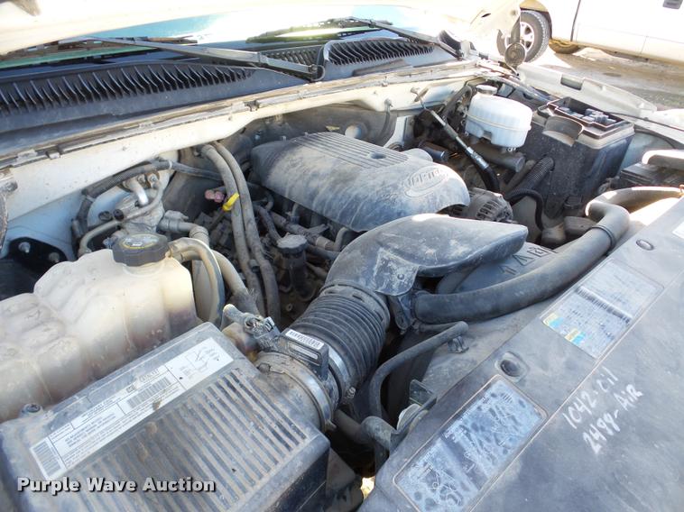 image for item DB5324 2003 Chevrolet Silverado 2500HD Crew Cab pickup truck