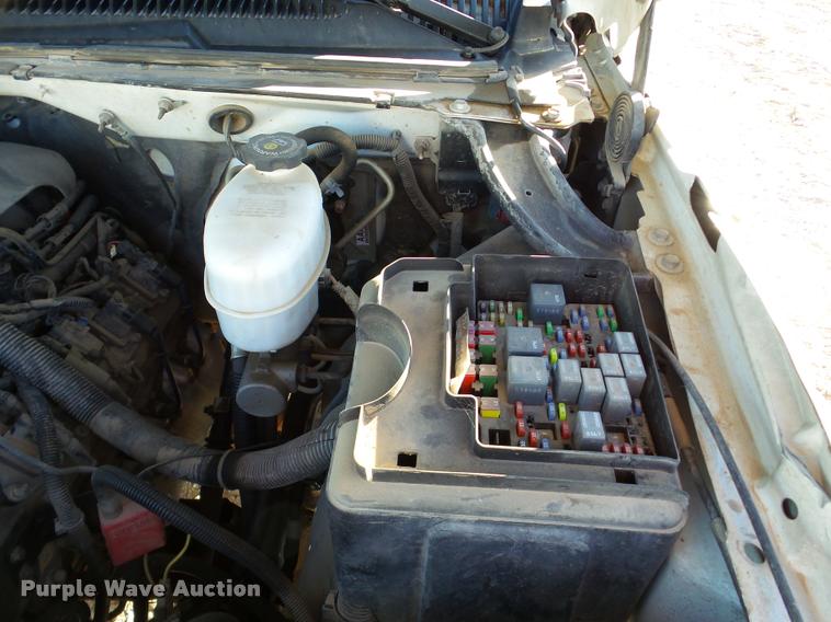 image for item DB5324 2003 Chevrolet Silverado 2500HD Crew Cab pickup truck