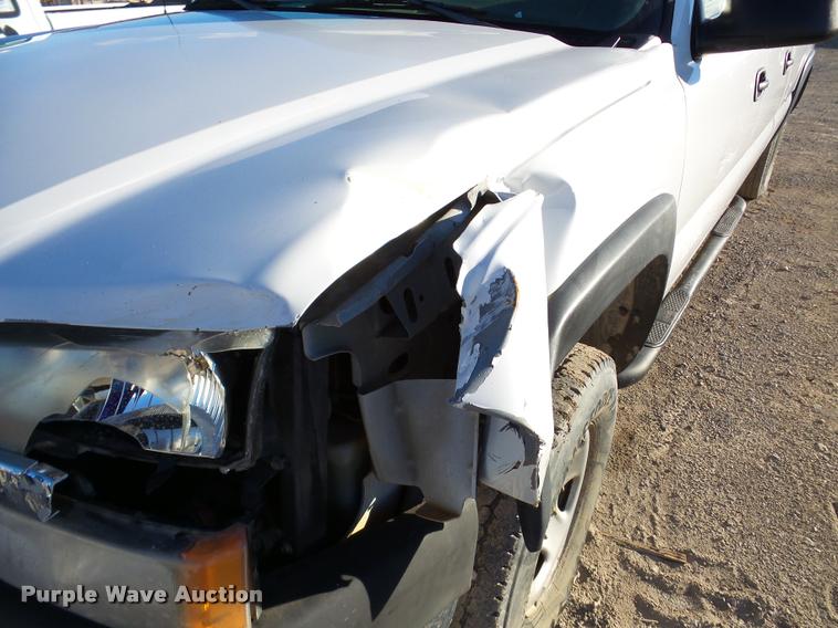 image for item DB5324 2003 Chevrolet Silverado 2500HD Crew Cab pickup truck