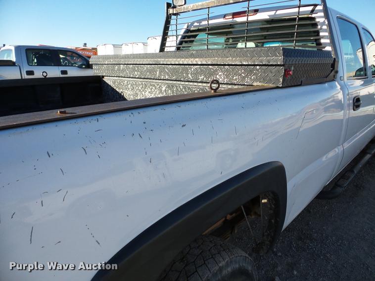 image for item DB5324 2003 Chevrolet Silverado 2500HD Crew Cab pickup truck