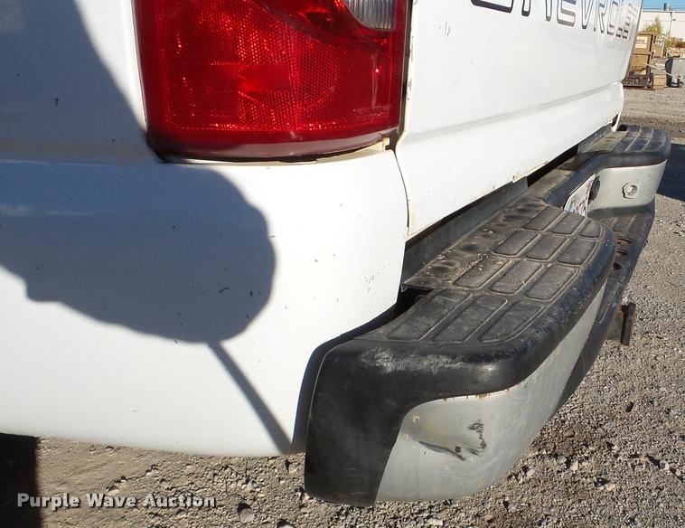 image for item DB5324 2003 Chevrolet Silverado 2500HD Crew Cab pickup truck