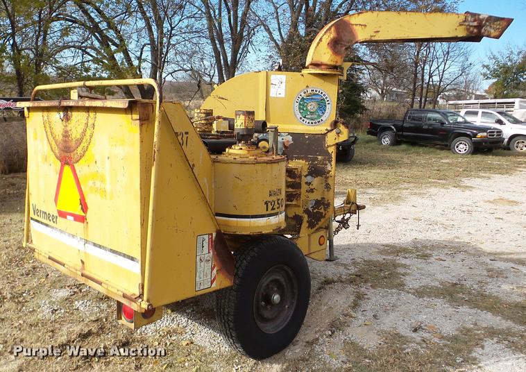 image for item DB5335 1989 Vermeer 1250 chipper