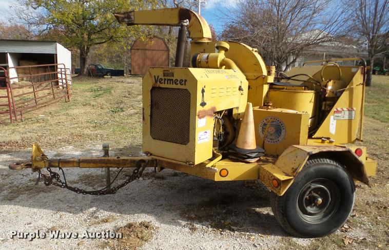 image for item DB5335 1989 Vermeer 1250 chipper