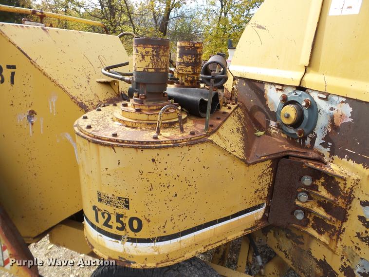 image for item DB5335 1989 Vermeer 1250 chipper
