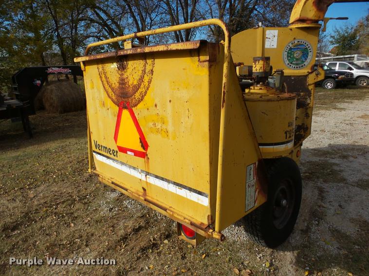 image for item DB5335 1989 Vermeer 1250 chipper