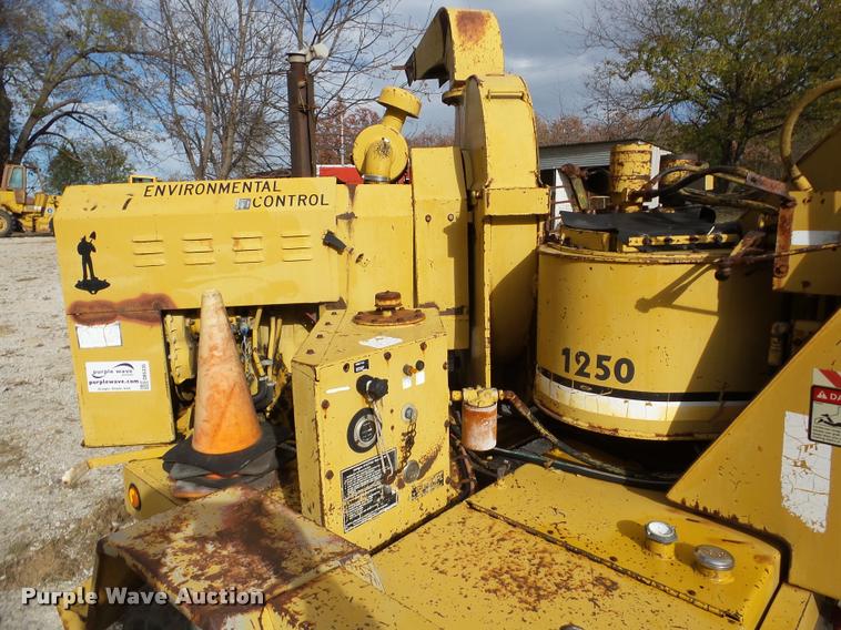 image for item DB5335 1989 Vermeer 1250 chipper