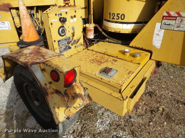 image for item DB5335 1989 Vermeer 1250 chipper