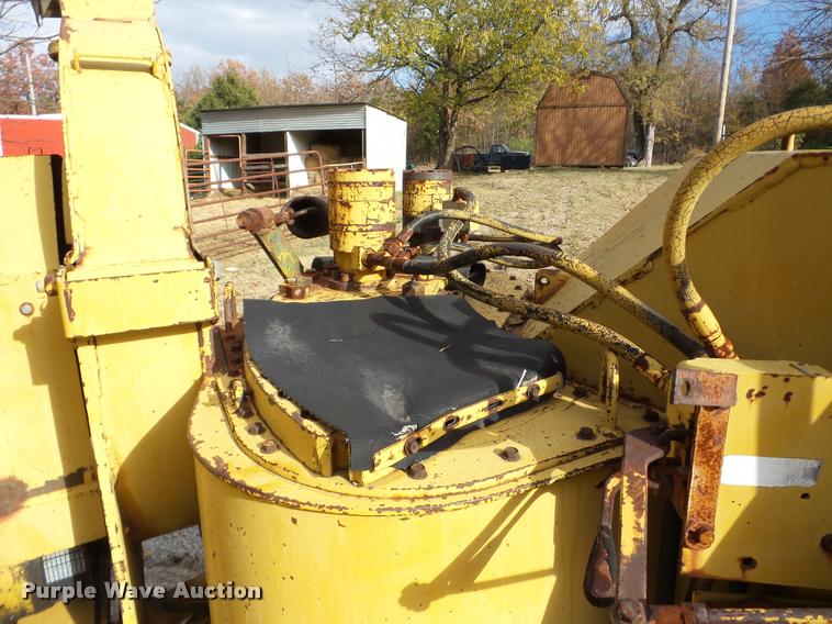 image for item DB5335 1989 Vermeer 1250 chipper