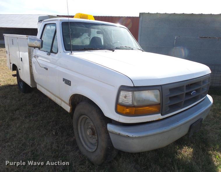 image for item DF9079 1997 Ford F350 utility truck