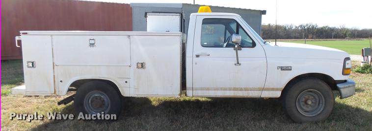 image for item DF9079 1997 Ford F350 utility truck