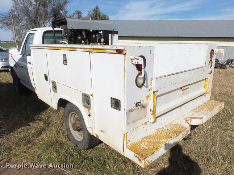 image for item DF9079 1997 Ford F350 utility truck