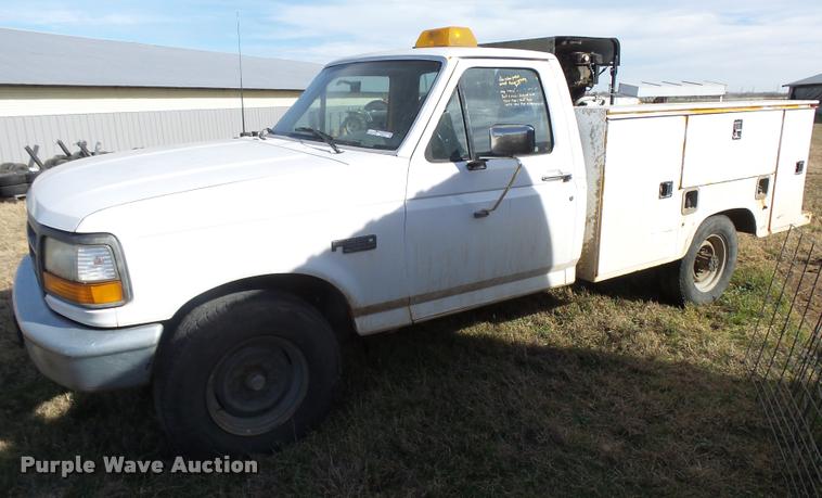 image for item DF9079 1997 Ford F350 utility truck