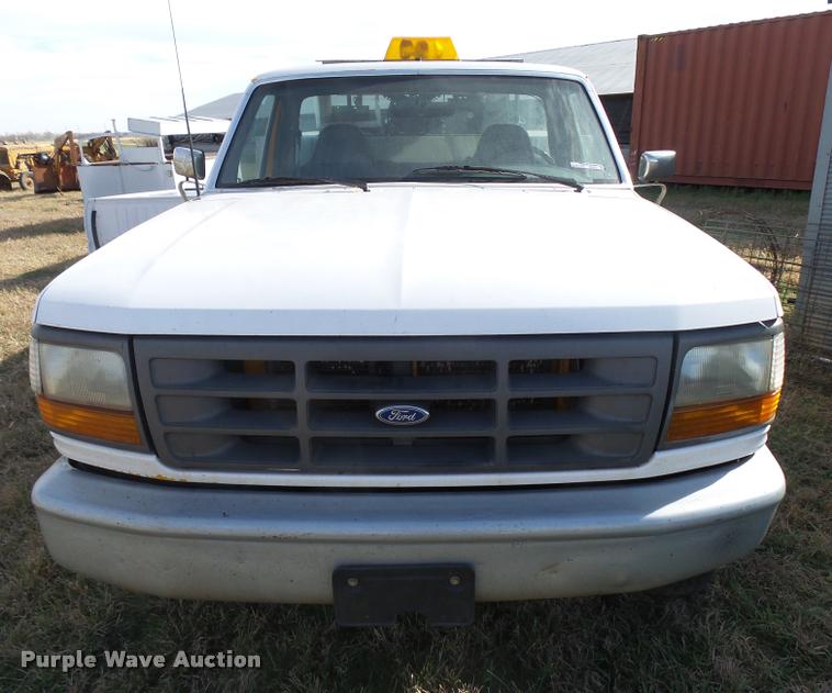 image for item DF9079 1997 Ford F350 utility truck