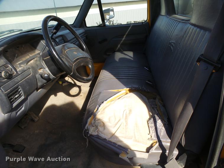 image for item DF9079 1997 Ford F350 utility truck