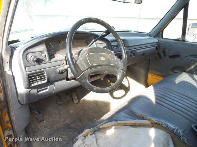 image for item DF9079 1997 Ford F350 utility truck