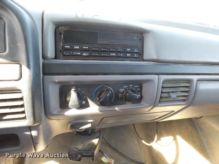 image for item DF9079 1997 Ford F350 utility truck