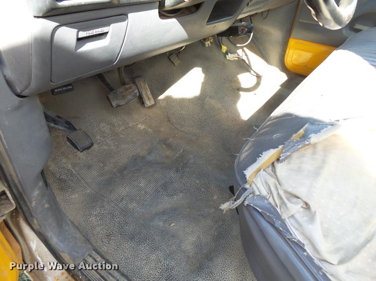 image for item DF9079 1997 Ford F350 utility truck