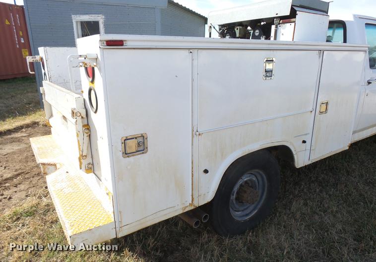image for item DF9079 1997 Ford F350 utility truck