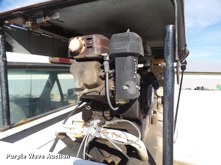 image for item DF9079 1997 Ford F350 utility truck