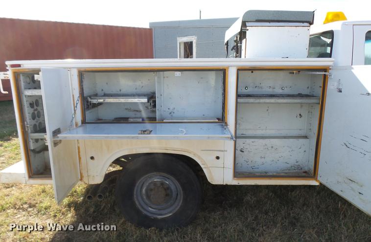 image for item DF9079 1997 Ford F350 utility truck