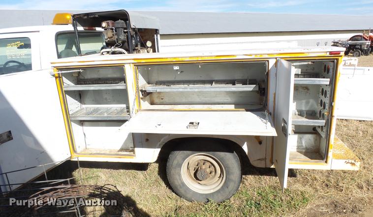image for item DF9079 1997 Ford F350 utility truck