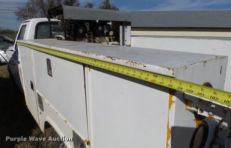 image for item DF9079 1997 Ford F350 utility truck