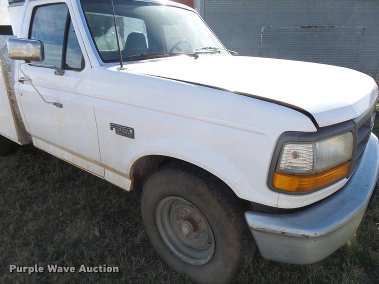 image for item DF9079 1997 Ford F350 utility truck