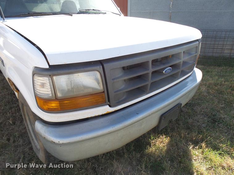 image for item DF9079 1997 Ford F350 utility truck