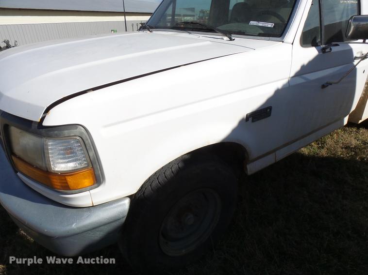 image for item DF9079 1997 Ford F350 utility truck