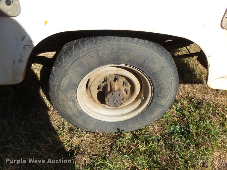 image for item DF9079 1997 Ford F350 utility truck