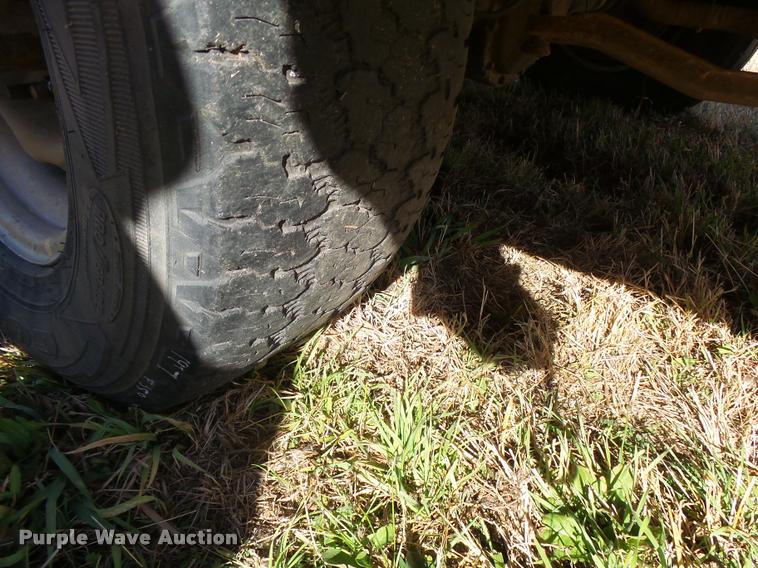 image for item DF9079 1997 Ford F350 utility truck