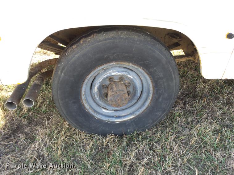 image for item DF9079 1997 Ford F350 utility truck