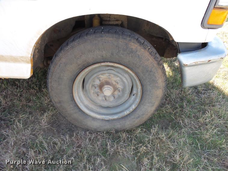 image for item DF9079 1997 Ford F350 utility truck