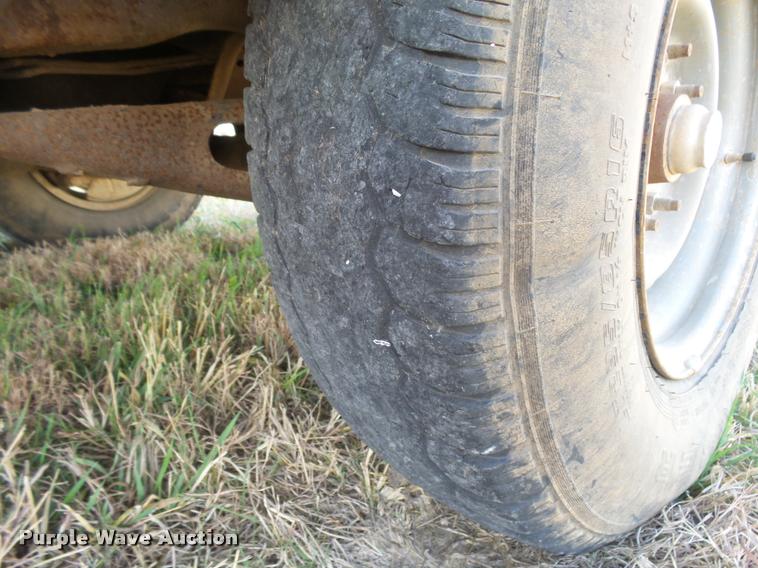 image for item DF9079 1997 Ford F350 utility truck