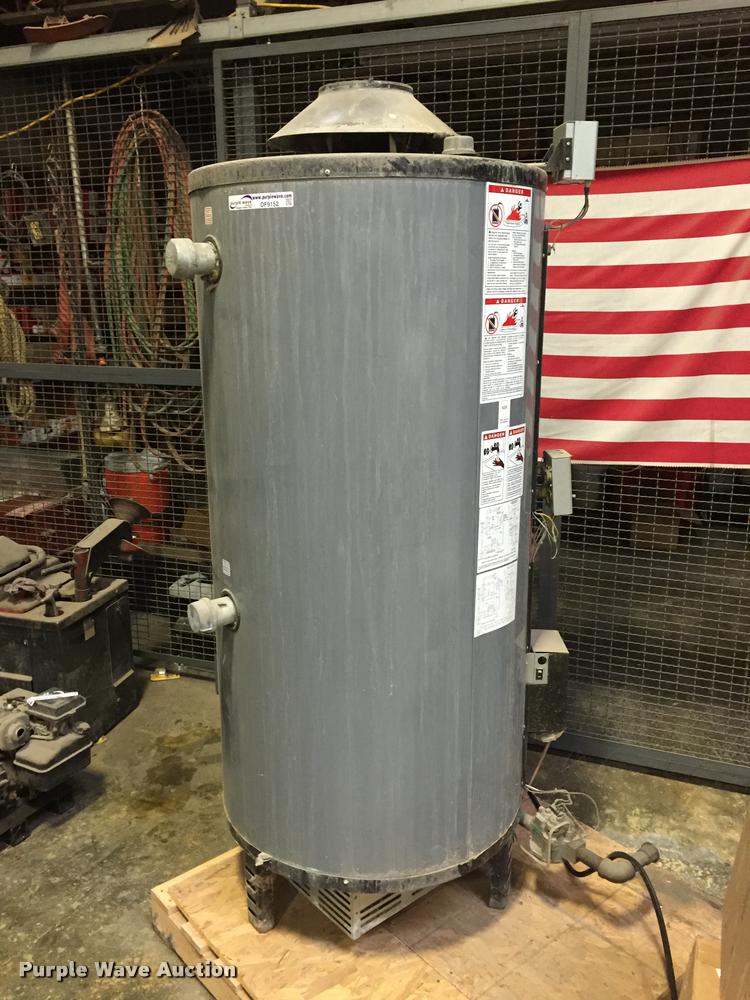 RheamRudd gas water heater in Wichita, KS Item DF9152 sold Purple Wave